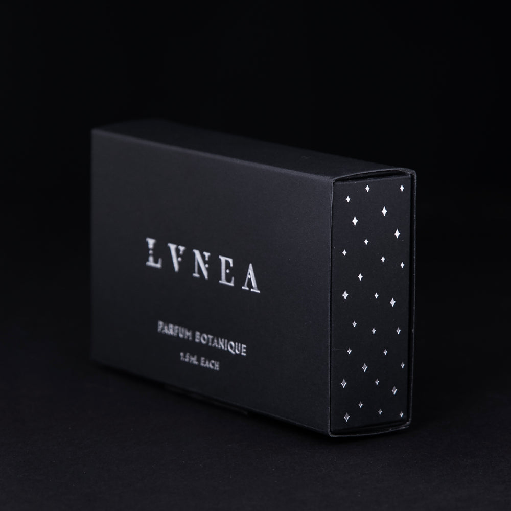 
                      
                        Full LVNEA parfum botanique sample set seen from the side, revealing the foil silver star pattern on the edges of the box
                      
                    