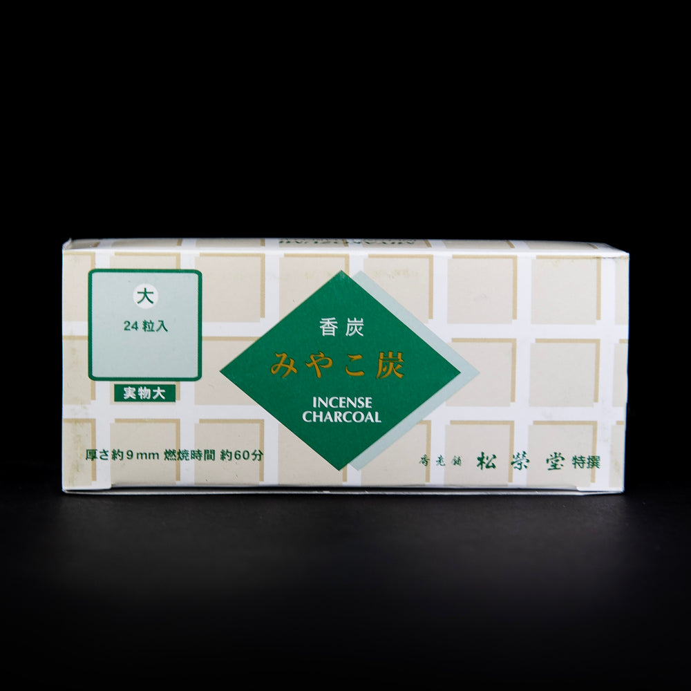 beige box with green accents and Japanese copy against a black background